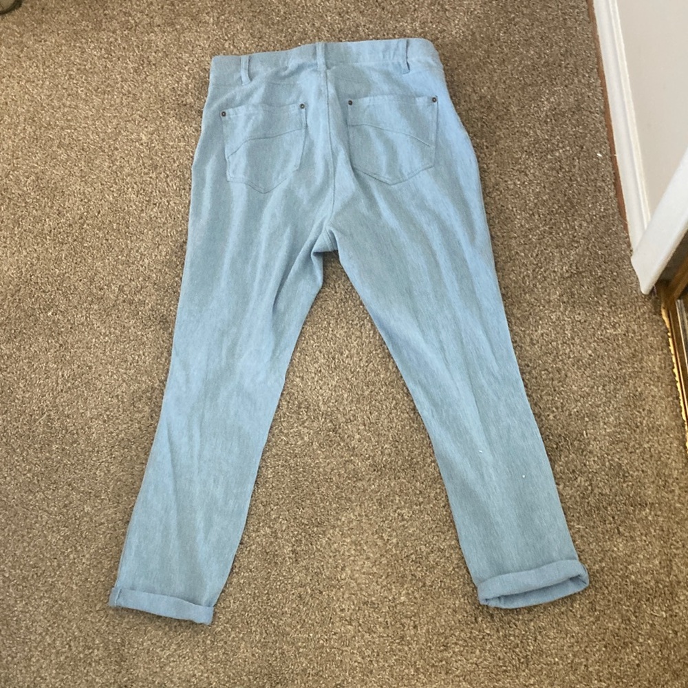 Time and Tru Light Blue Denim capris Pants - Picture 3 of 3